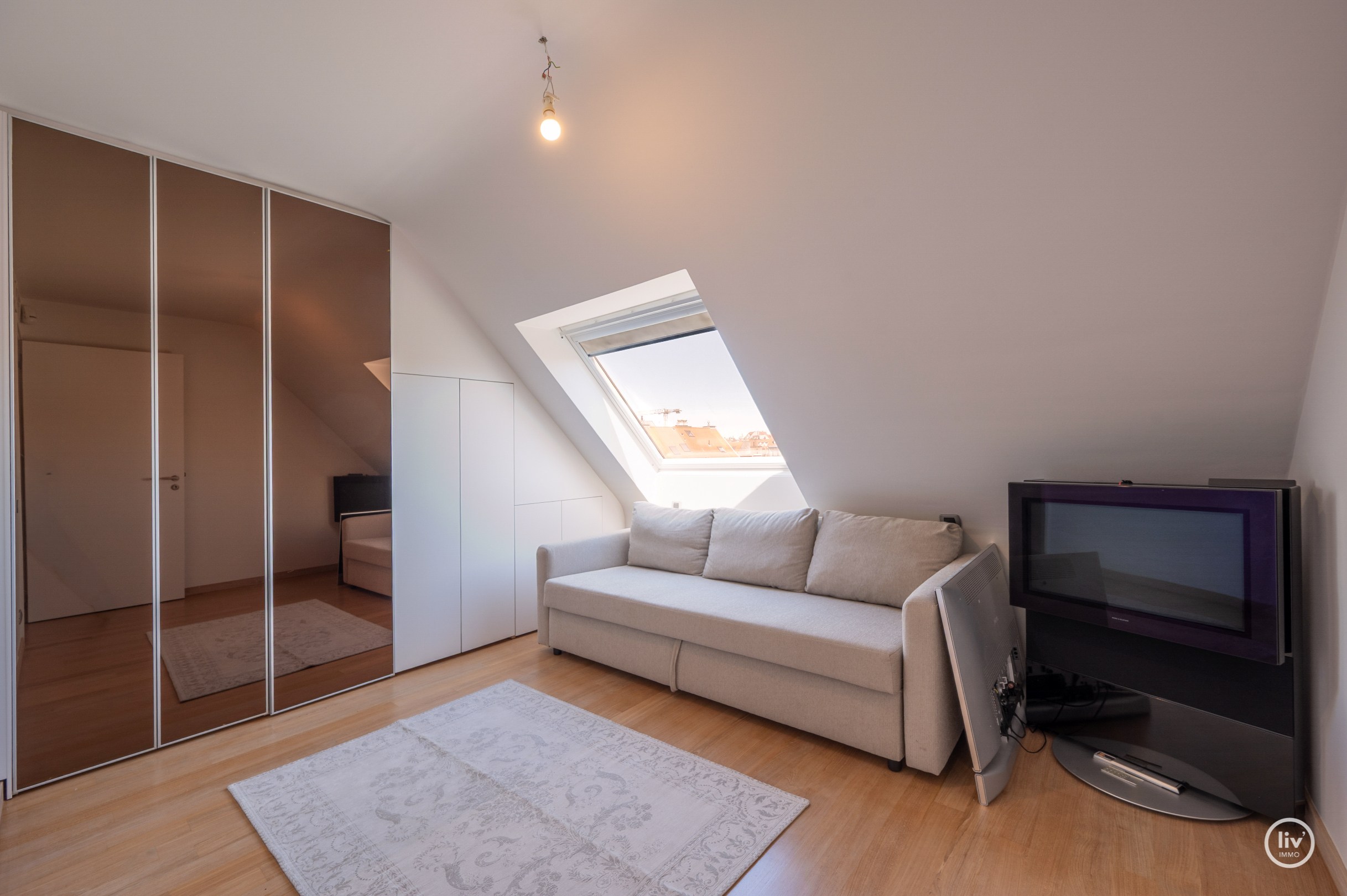 Prachtig en ruim 3-slaapkamerappartement met mooie terrassen en magnifiek open zicht alsook zeezicht.. 