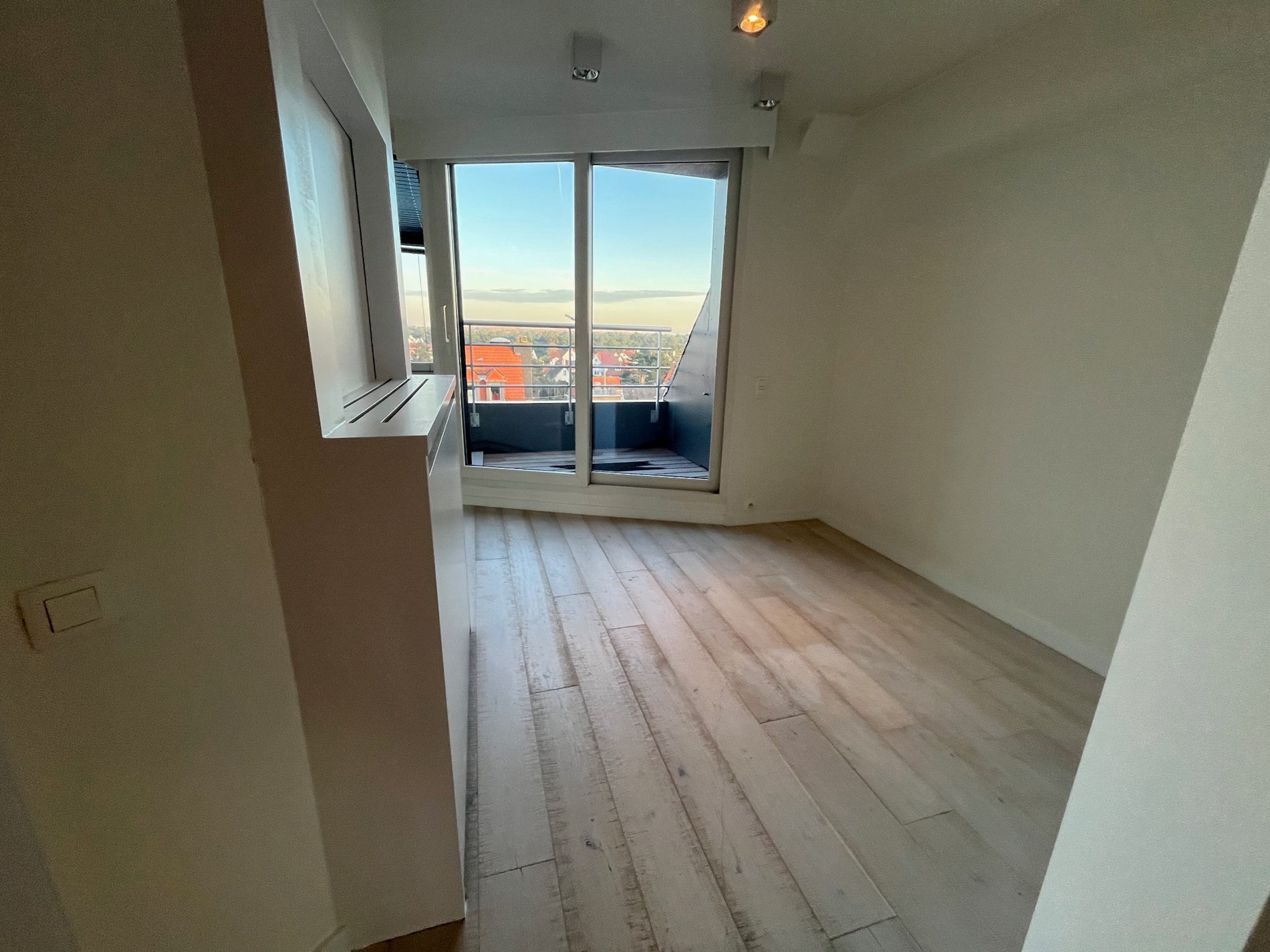 Appartement en duplex récent non meublé avec balcon orienté sud. 