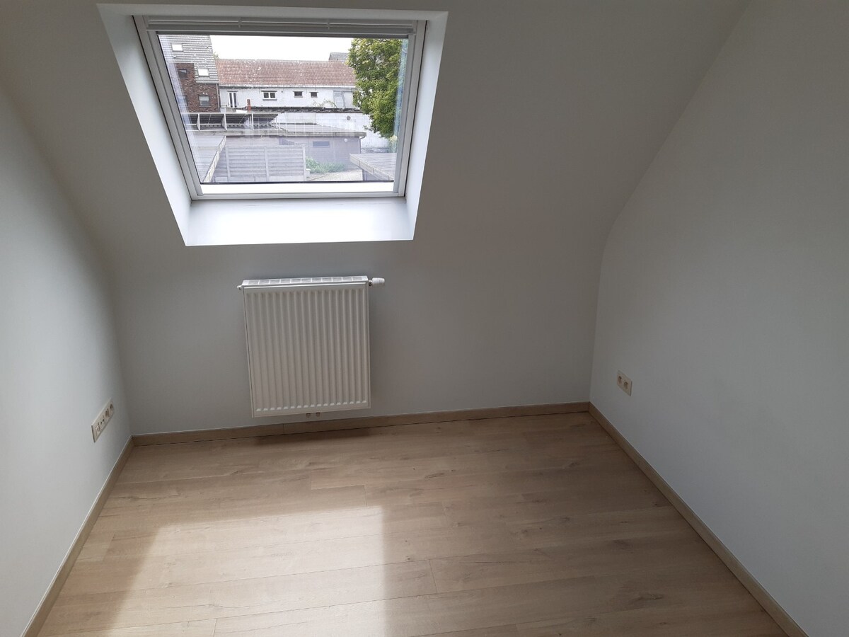 Degelijke, goed gelegen woning. 