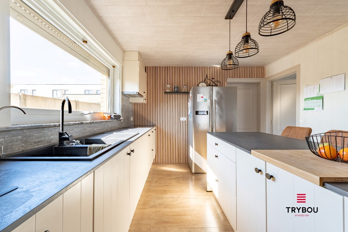 Instapklare gezinswoning met garage en prachtige tuin in rustige straat 