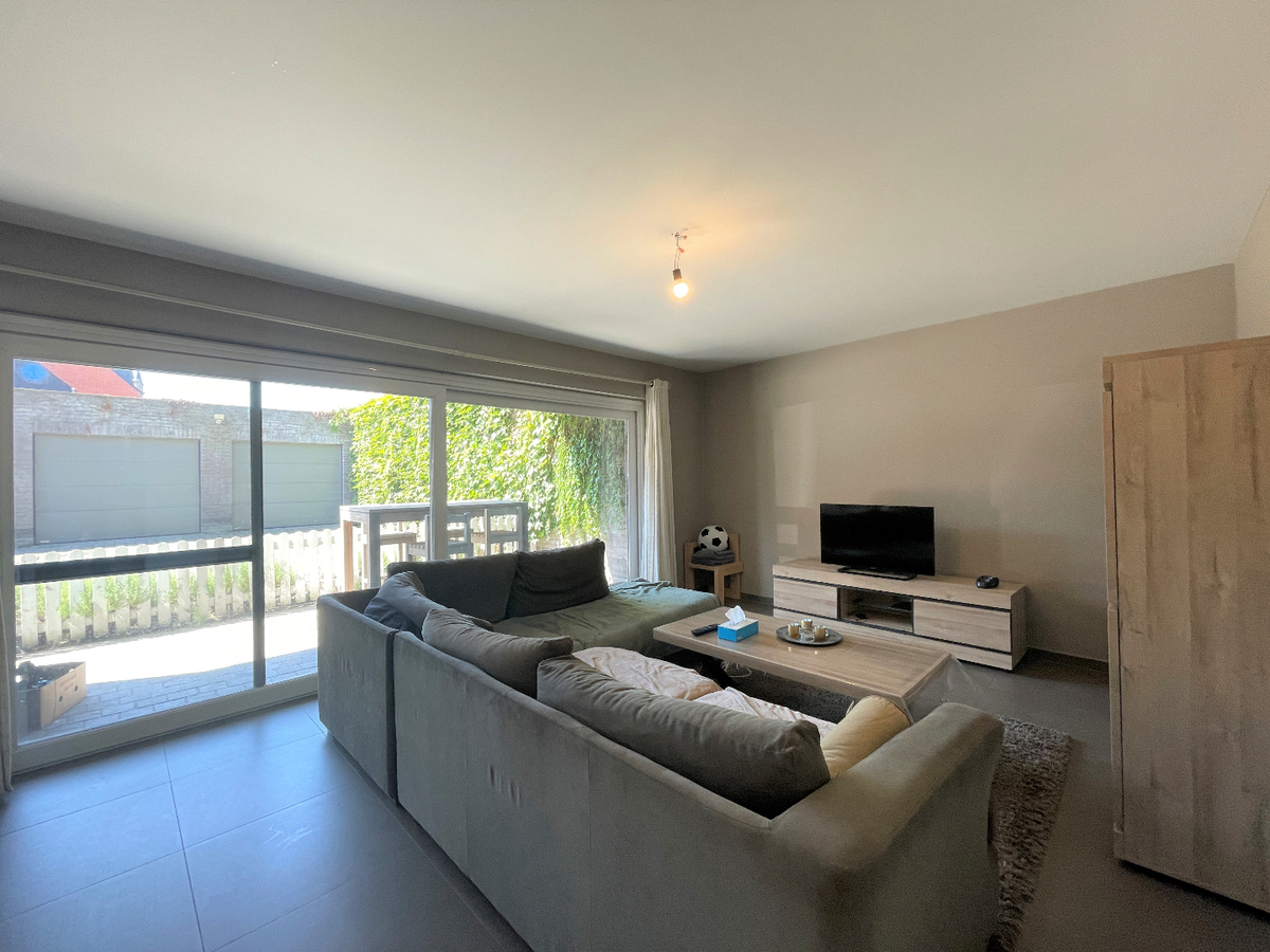 Gelijkvloers, nieuwbouwappartement met 2 slaapkamers en terras te centrum Aartrijke (geen gemeenschappelijke kosten) 