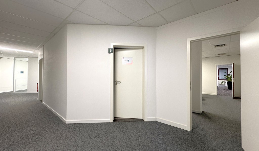 Instapklaar kantoor te huur in industriezone Mechelen-Noord 