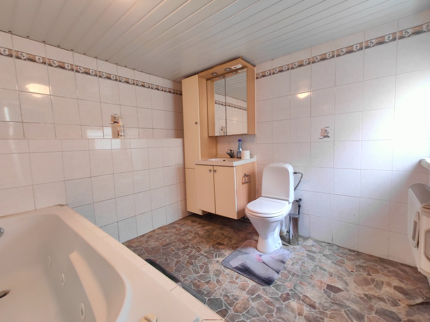 Op te frissen woning met tuin en berging op centrale ligging 