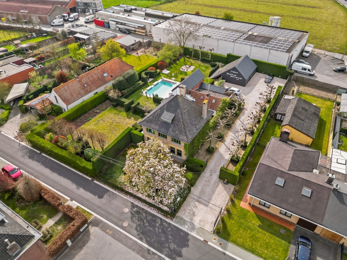 Exclusieve villa met buitenzwembad en privéwelness te Waregem ! 