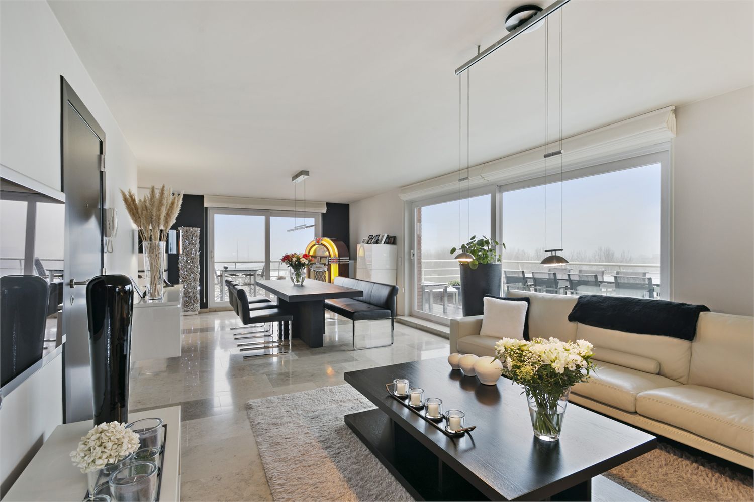 Dakappartement te koop. 