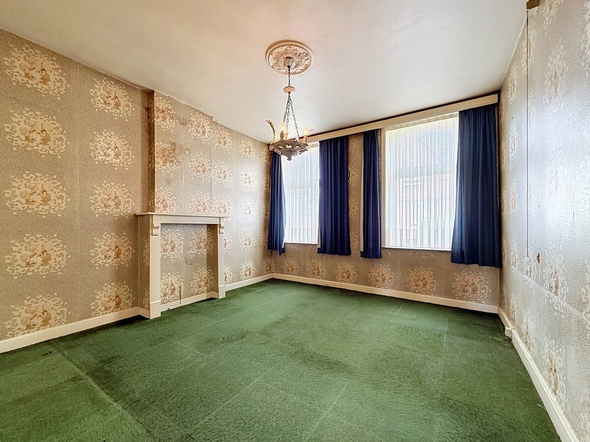 Ruime, te renoveren woning met veel potentieel te Erwetegem 