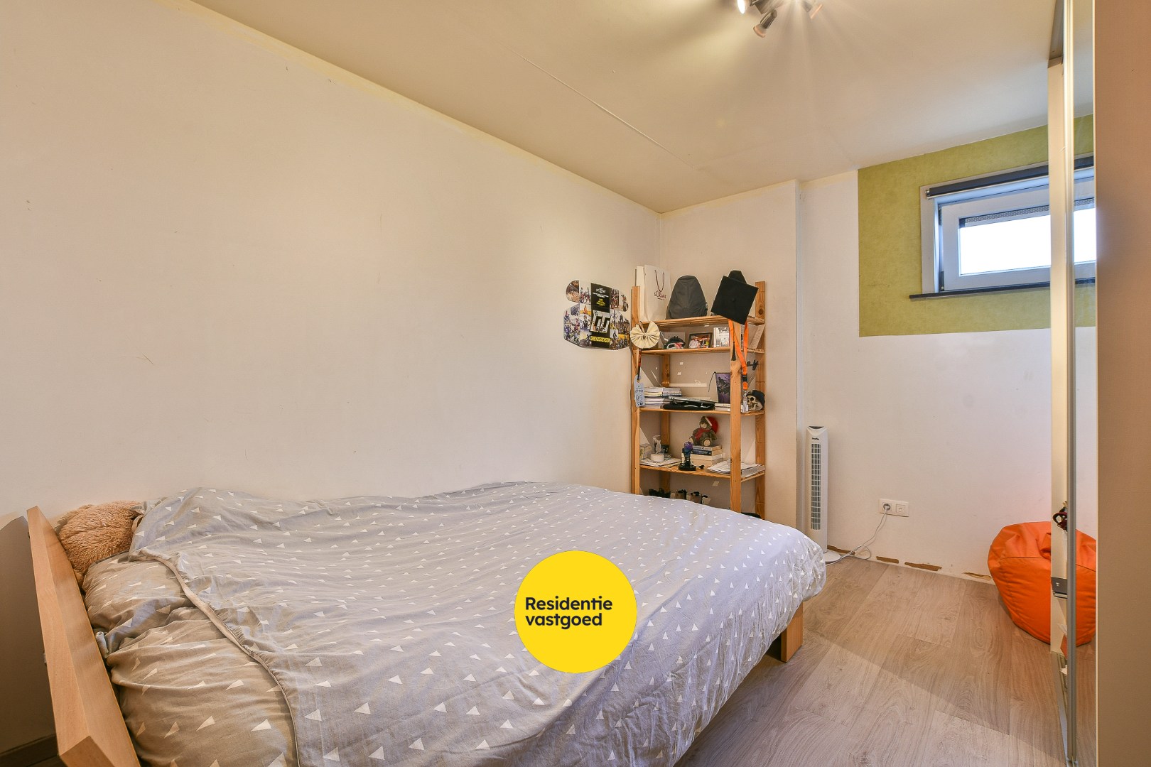 Instapklare halfopen woning met 3 slaapkamers en zonnige tuin in Vosseslag, vlakbij bos en duinen 