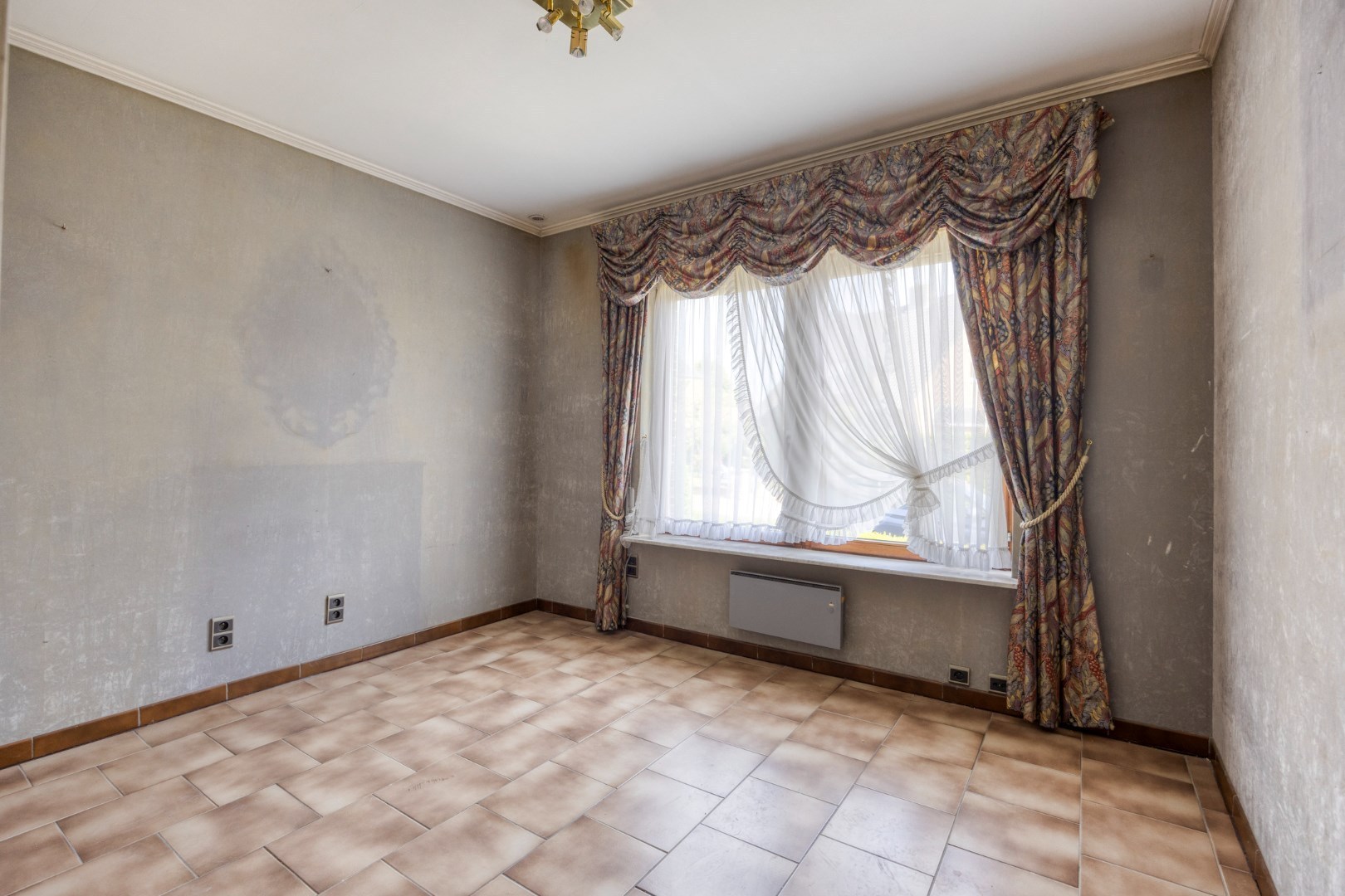 BUNGALOW – 2/4 kamers, dubbele garage &amp; kelders – 1650 BEERSEL 