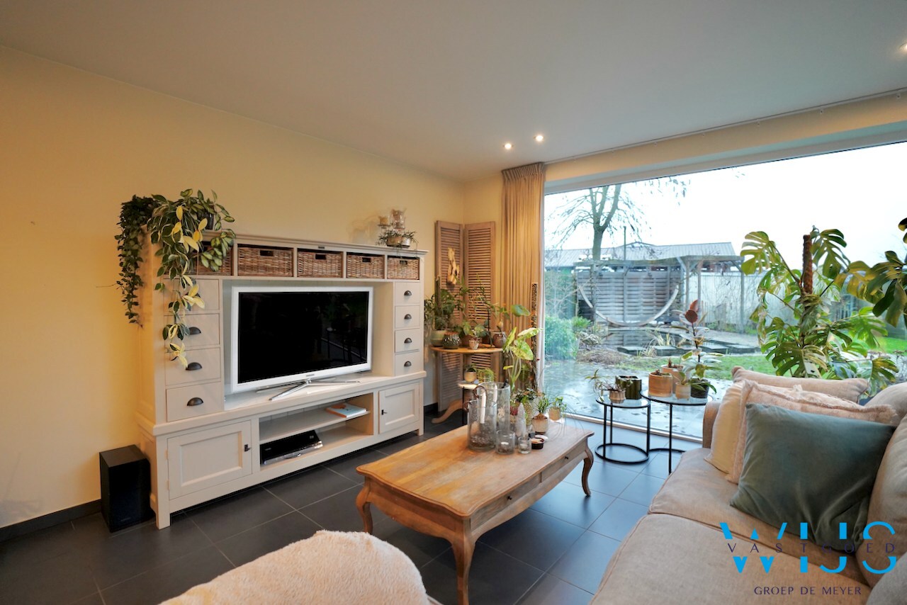 Gelijkvloers appartement met tuin en garage te OOSTEEKLO ! 