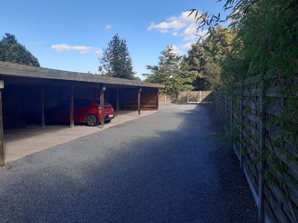 Ruim duplex 2-slp-appartement in centrum Gavere. 