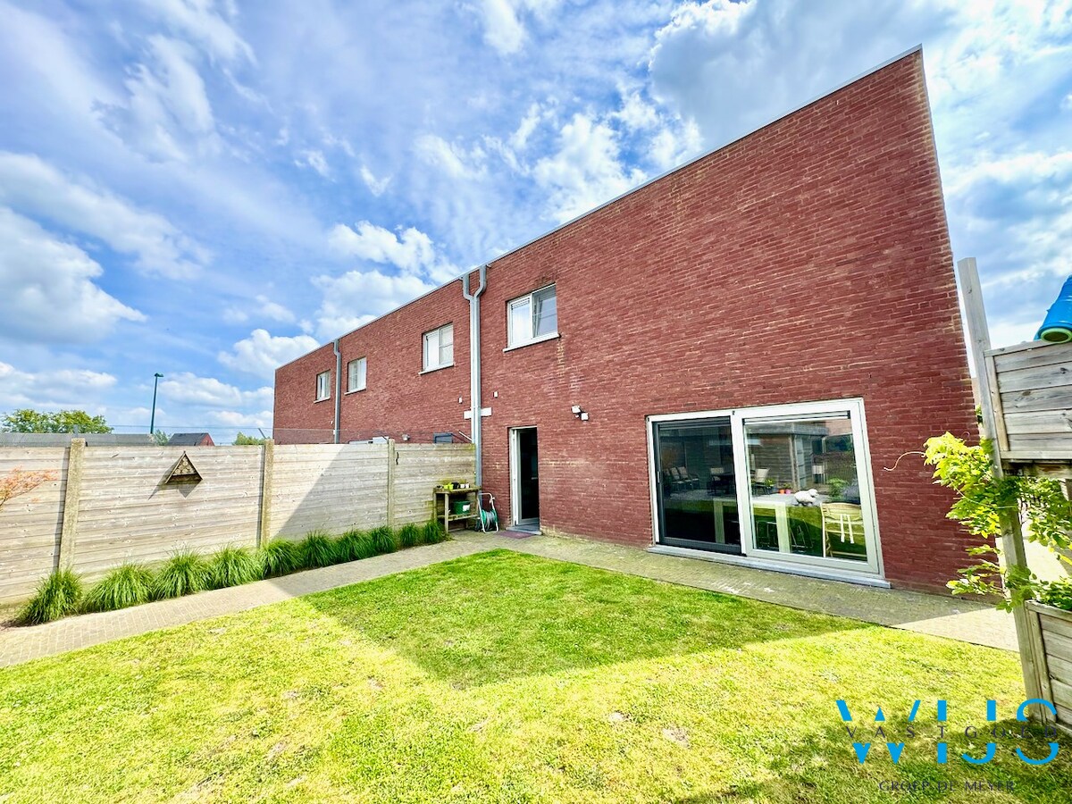 Tof woonhuis in gegeerde woonwijk te Lembeke ! 