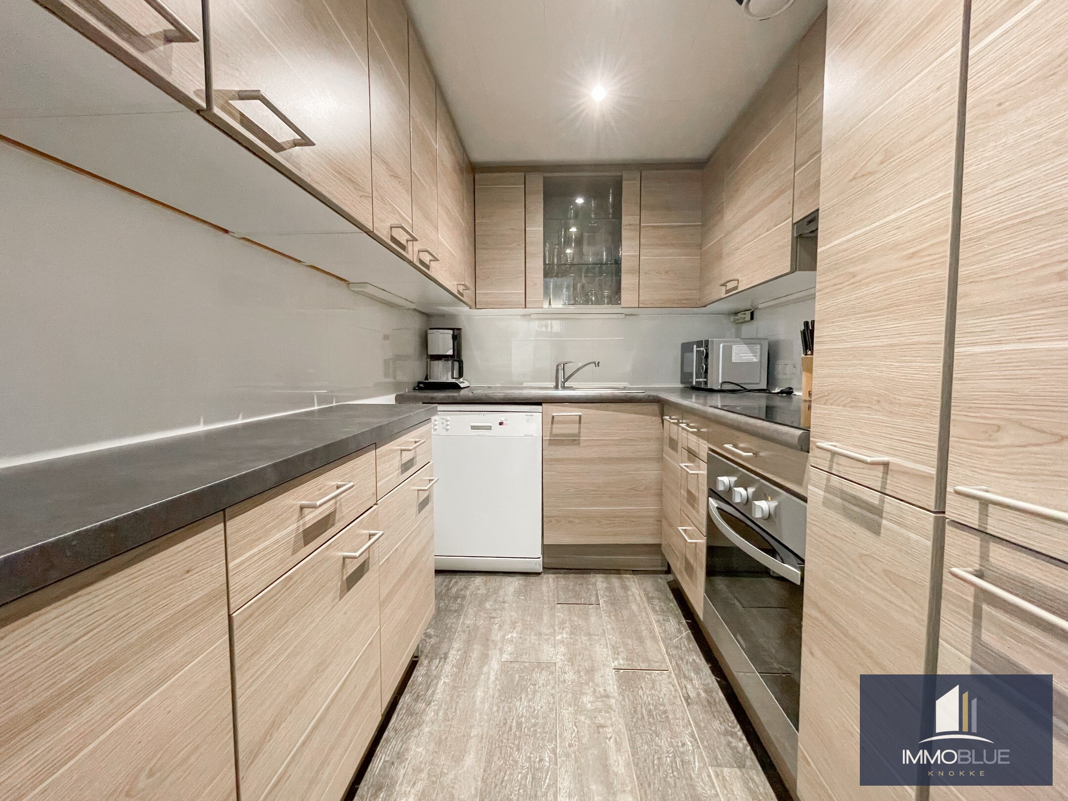 Appartement prêt à emménager situé sur la Place du Phare. 