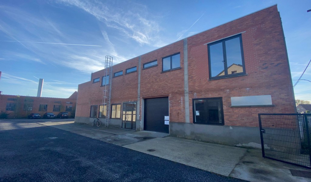 Kantoorruimte te huur vlakbij R4 in Laarne