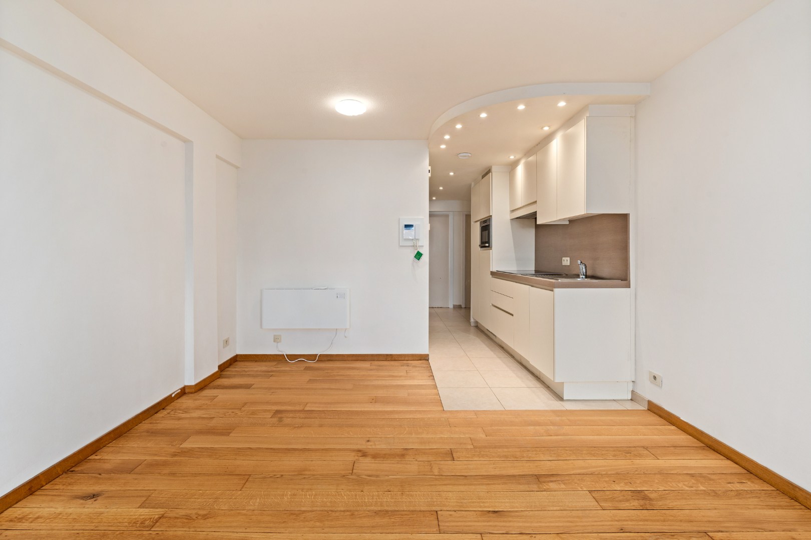 APPARTEMENT MET ZIJDELINGS ZEEZICHT IN CENTRUM 
