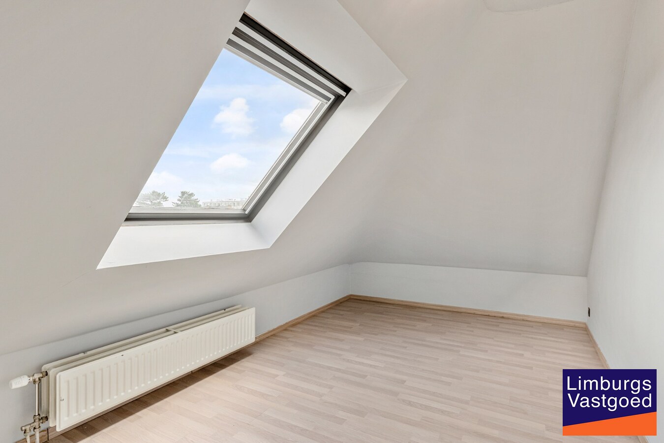 Recent gerenoveerd Duplex appartement met 3 slaapkamers en garagebox in het centrum van Hasselt. 
