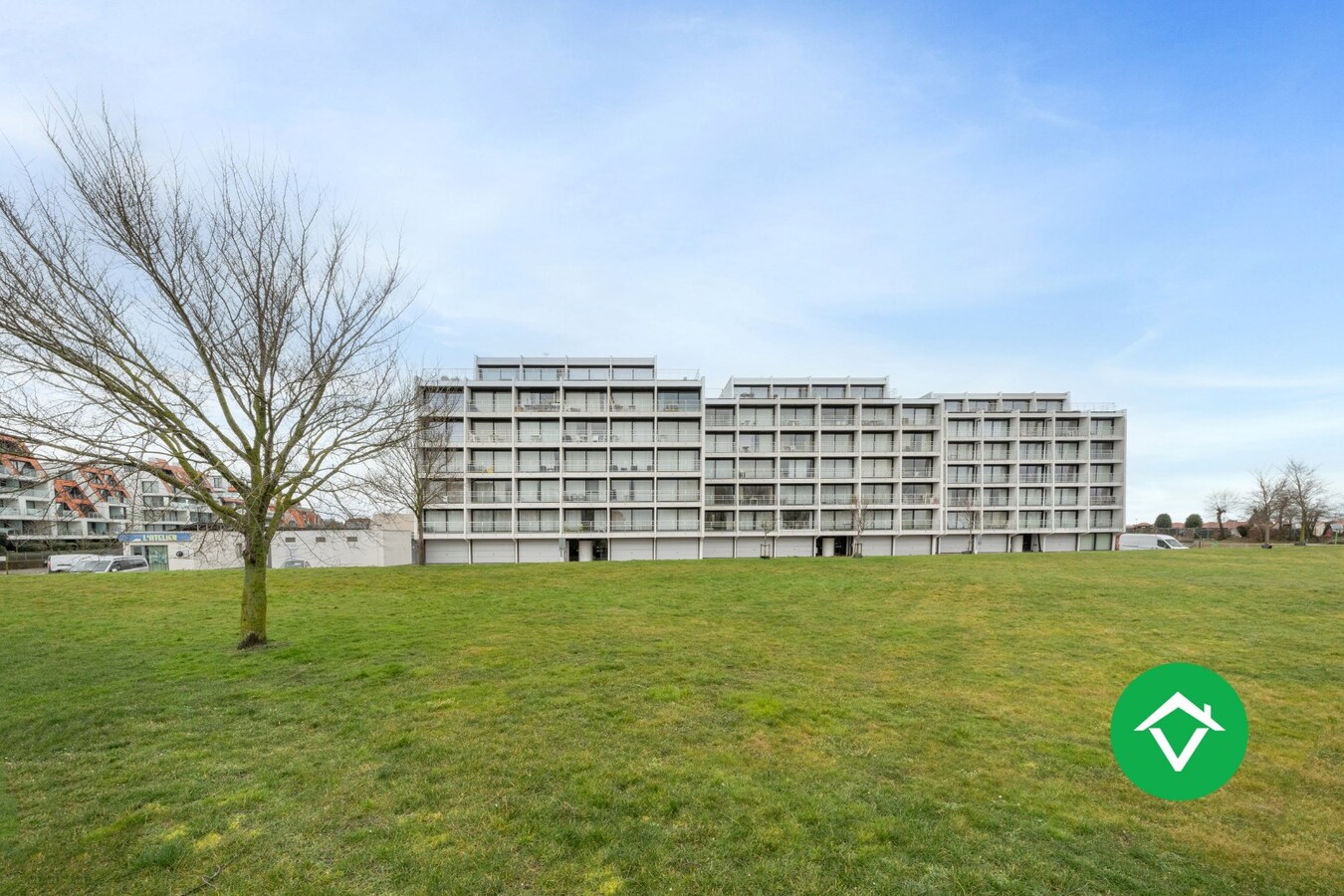 Instapklaar appartement met 2 slaapkamers en grote garage te Nieuwpoort 