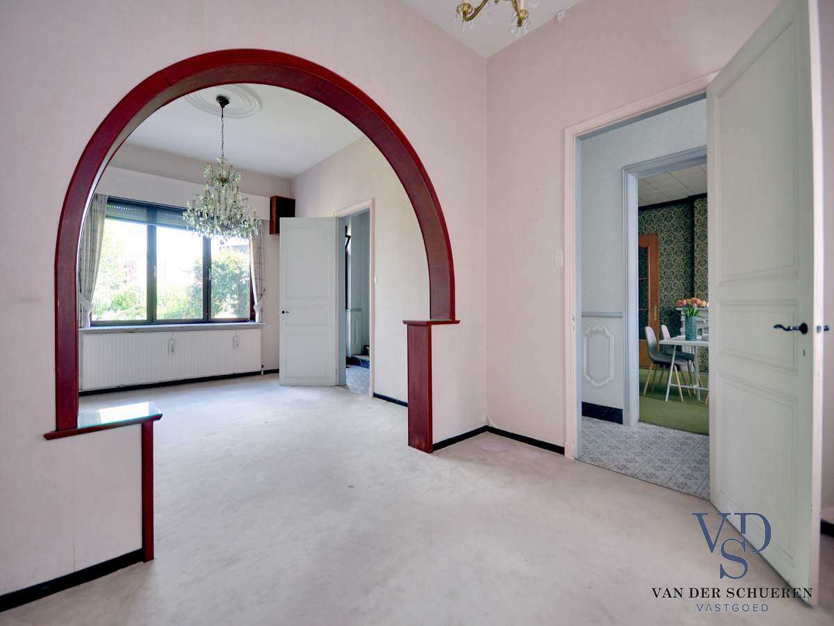 Degelijke en stijlvolle herenwoning. Uitstekend gelegen ! 