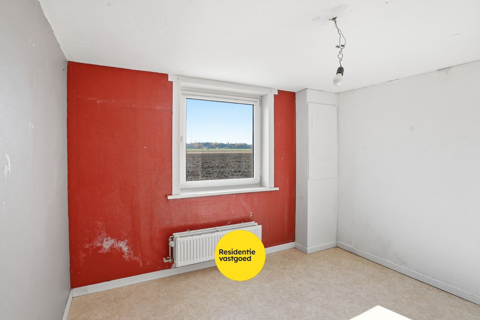 Te renoveren hoekwoning met 3 slaapkamers, tuin en centrale ligging in Ichtegem 