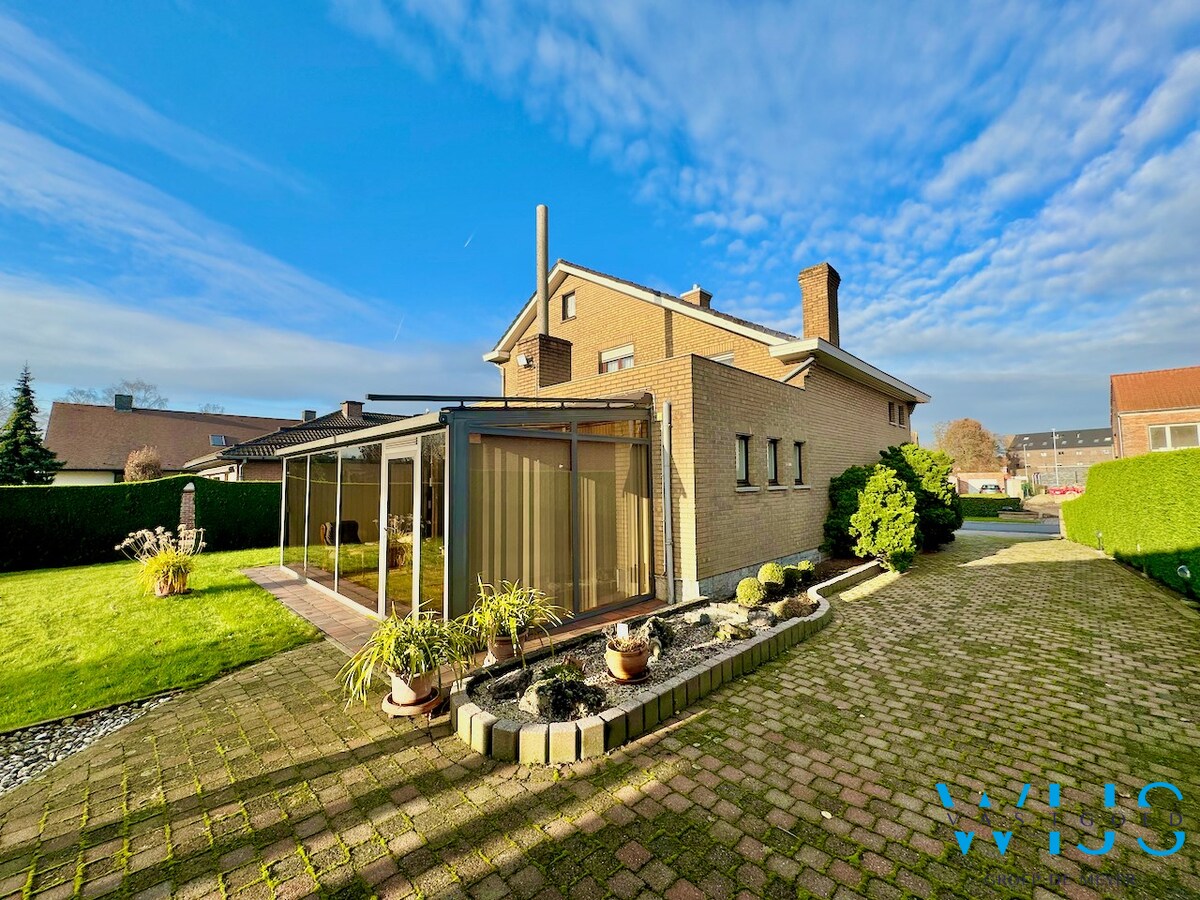 Stevige gezinswoning met bijgebouw te Ertvelde ! 