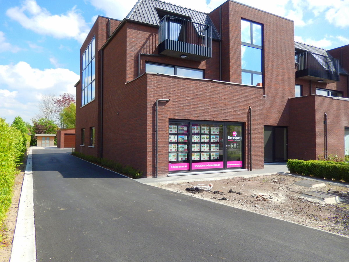 Garagebox met elektrische poort 