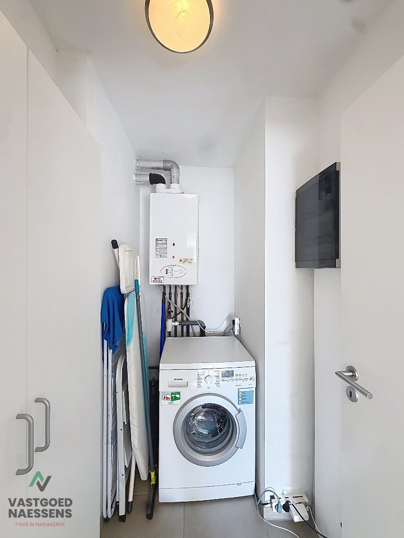 Prêt à emménager et ensoleillé appartement de 2 chambres dans une résidence jeune. 