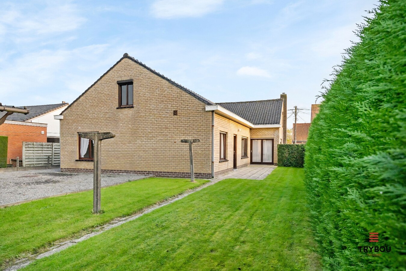 Uiterst ruime benedenwoning op groot perceel van 1666m² 