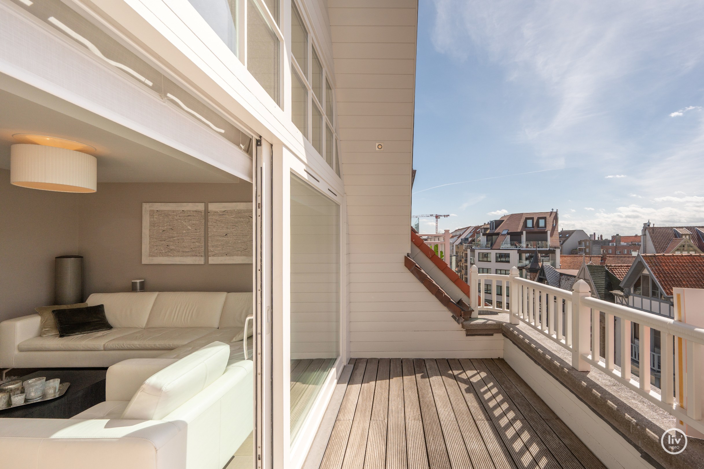 Appartement en duplex ensoleillé et spacieux avec terrasse orientée plein sud situé dans la Zoutelaan à Knokke. 