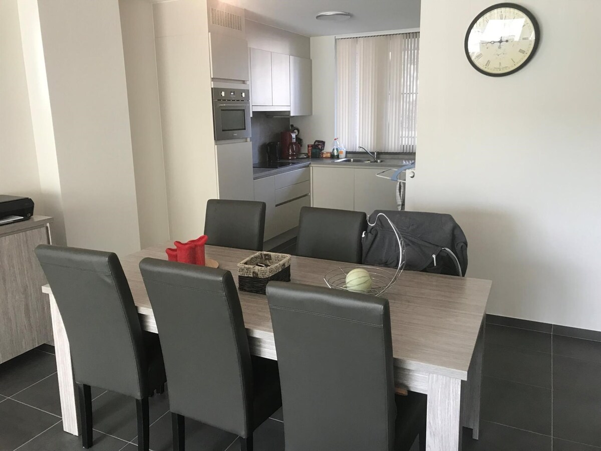 Uitstekend gelegen appartement met 2 slaapkamers 