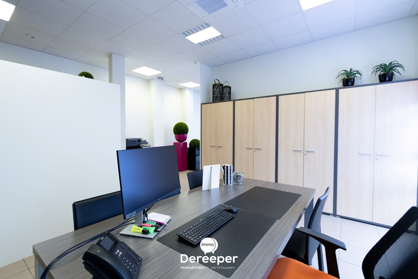 HANDELSRUIMTE VAN 73 M² OP TOPLOCATIE AAN DE MARKT IN GISTEL 