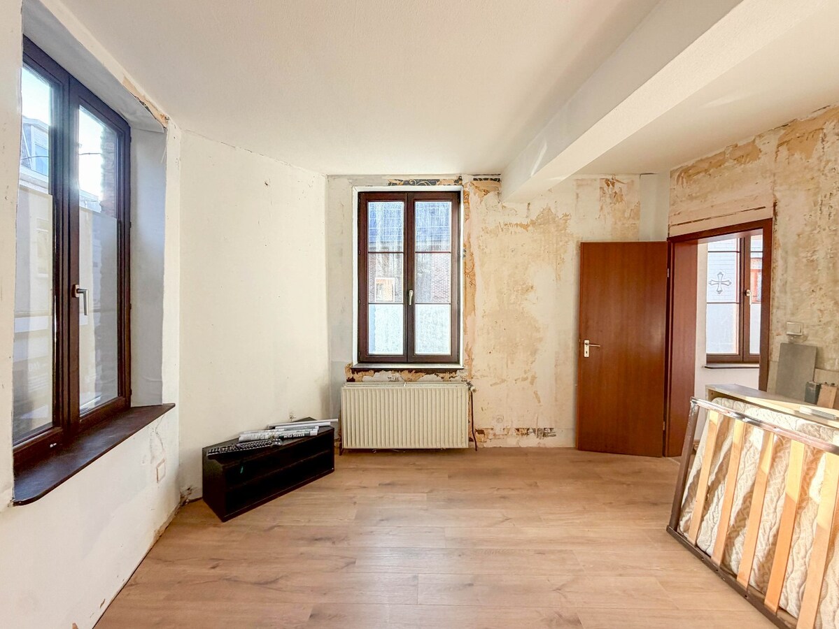 UNIEK en ruime KARAKTERVOLLE  woning met handelspand nabij de Grote Markt ! 