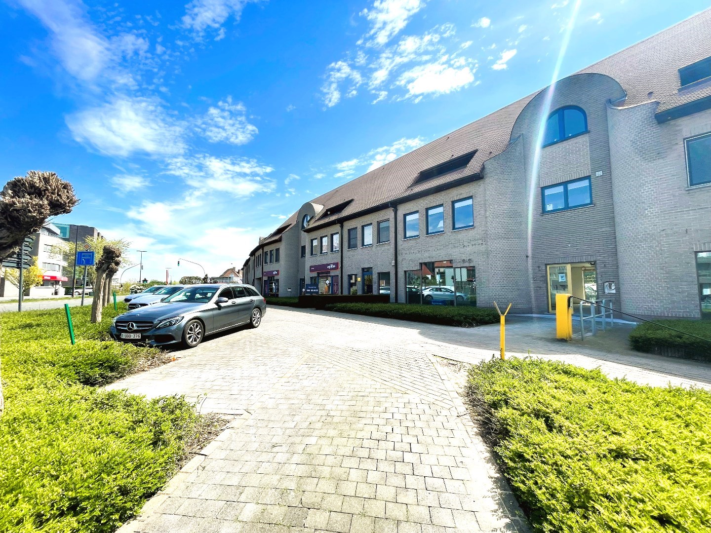 Dubbele garage in afgesloten plaats in centrum Waregem 