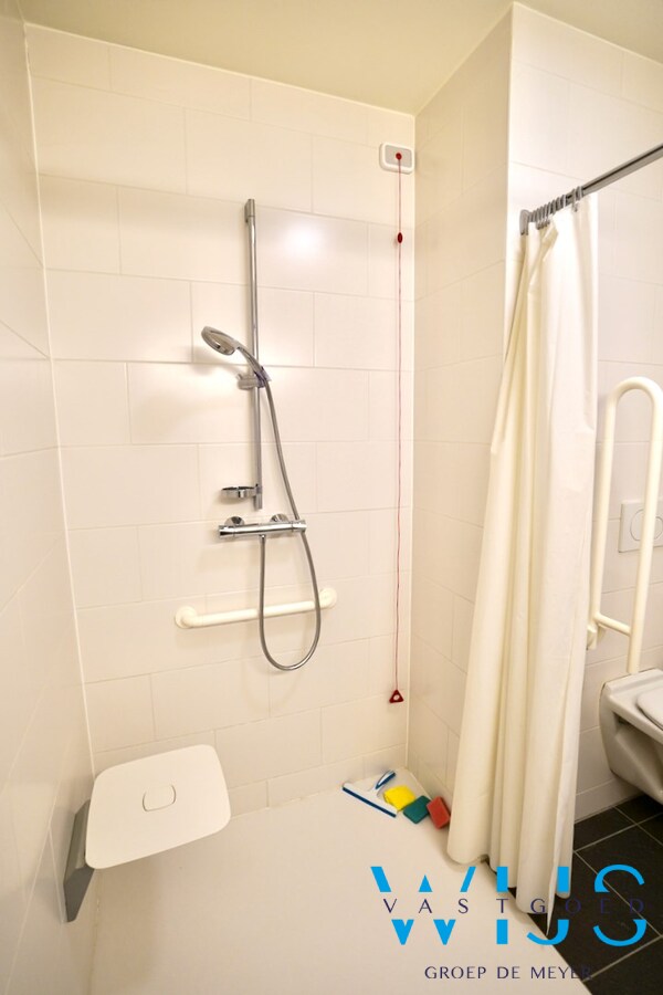 Totaal afgewerkte serviceflat te Lievegem ! 