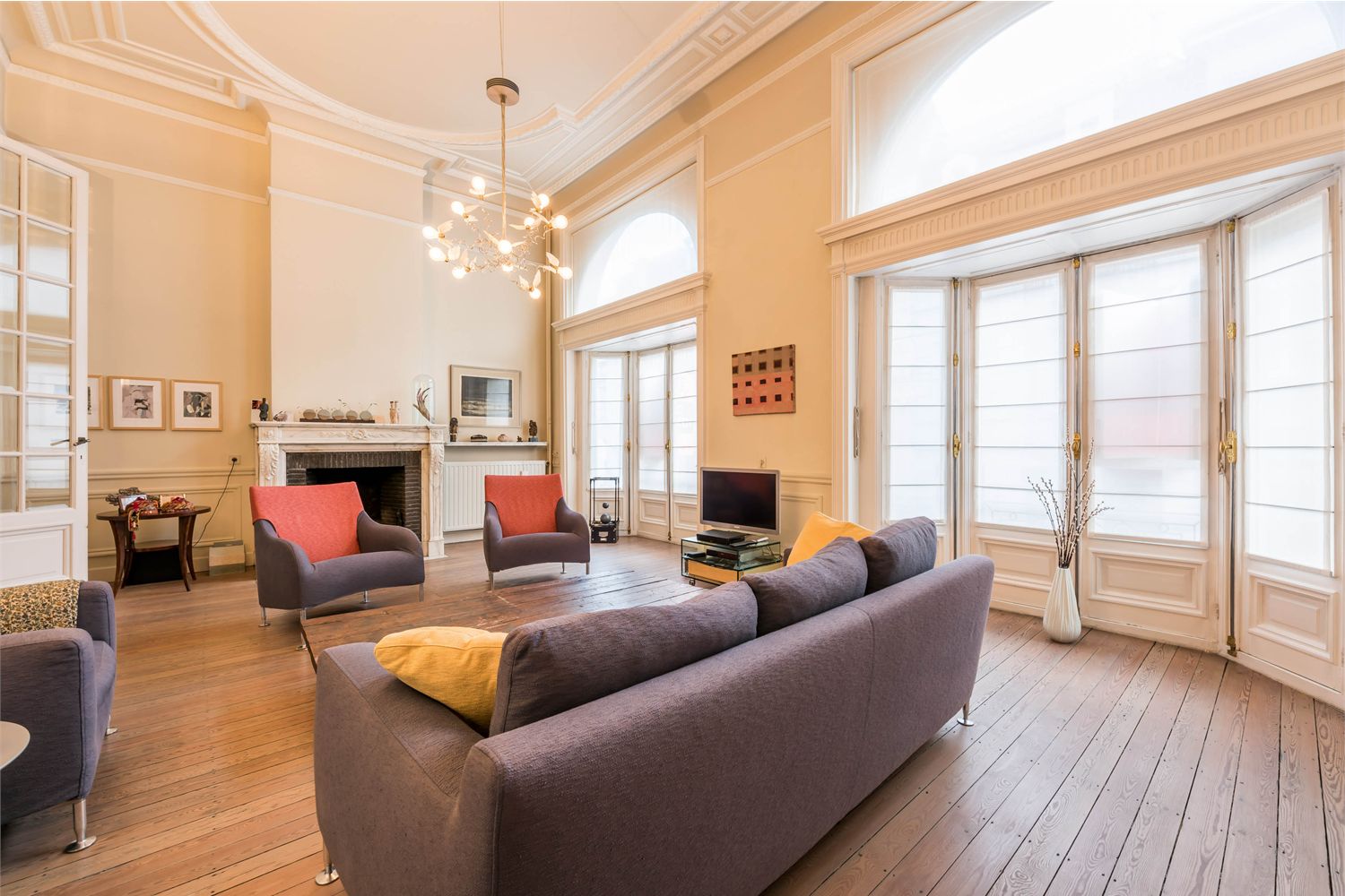 Bijzonder mooi en exclusief herenhuis in prachtige authentieke stijl! 