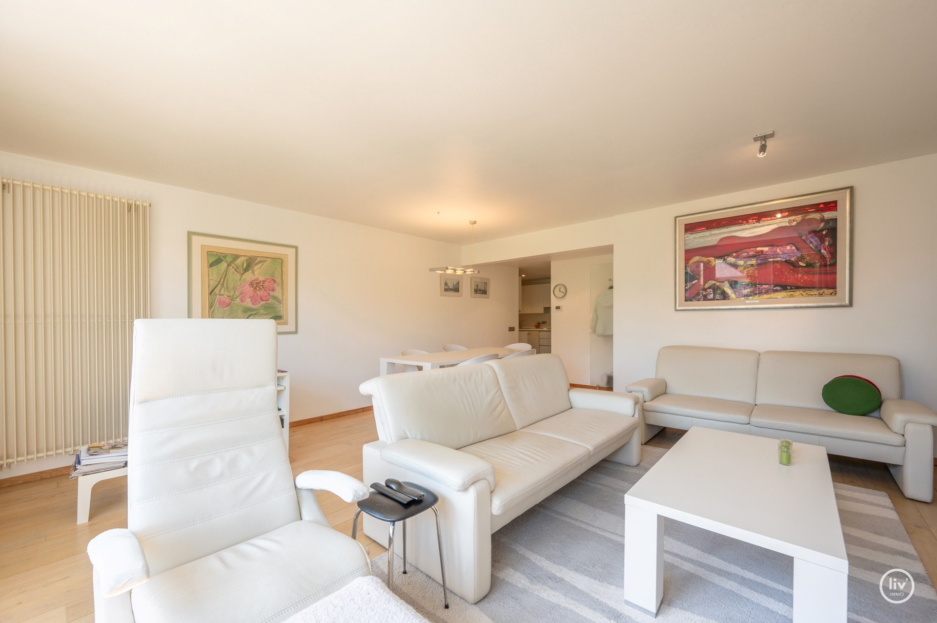 Instapklaar 2-slaapkamerappartement  gelegen te Piers de Raveschootlaan, vlakbij de Lippenslaan. 