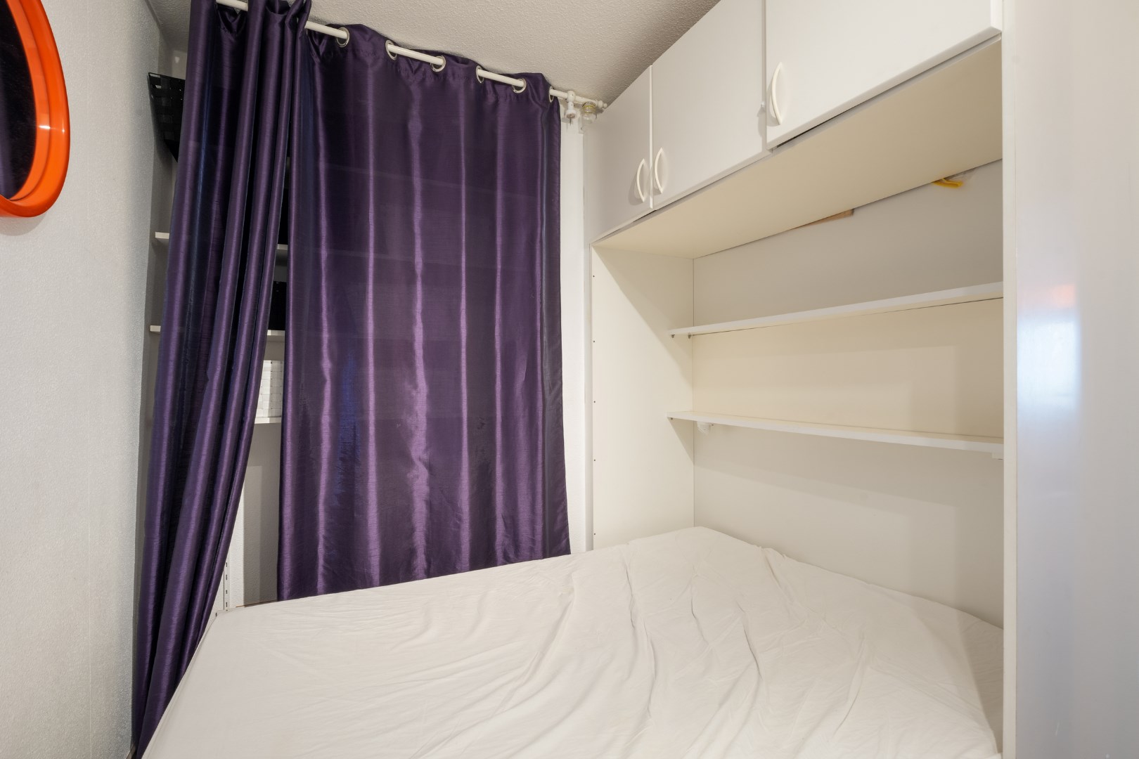 STUDIO MET FRONTAAL ZEEZICHT EN TERRAS OP TOPLIGGING 