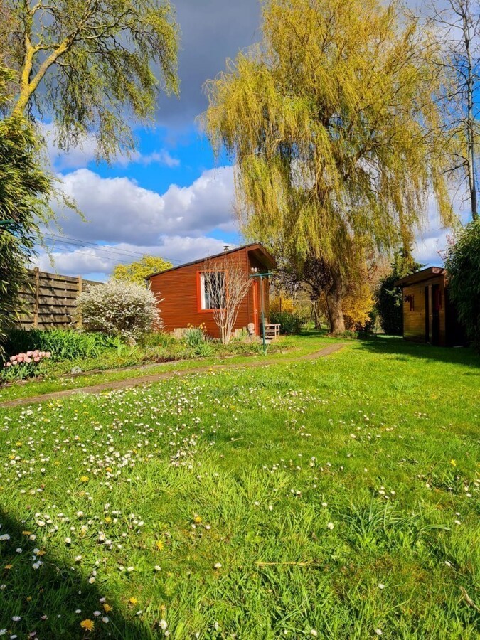 Landelijk gelegen open bebouwing op een uitzonderlijk perceel (1585m²) 