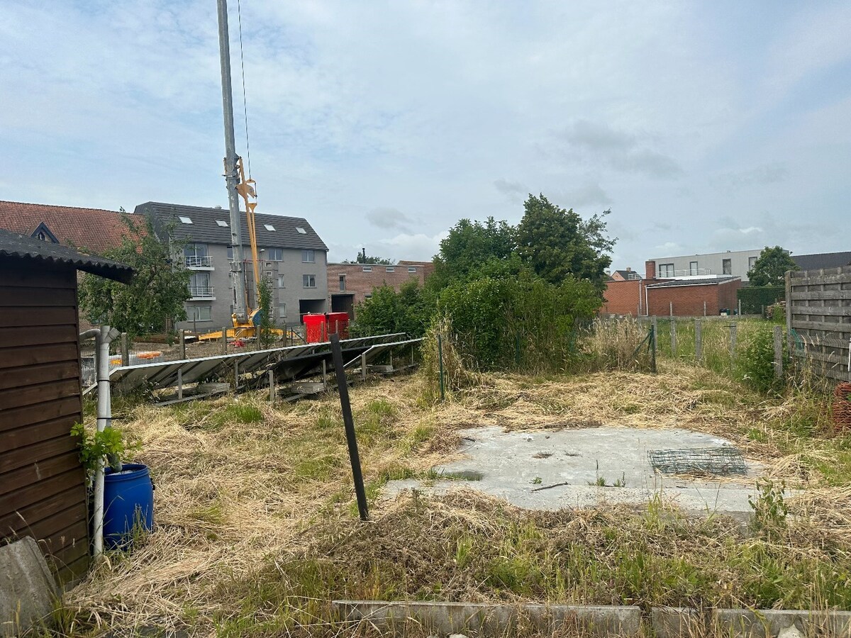 Te renoveren woning op een ruim perceel van 834 m² 