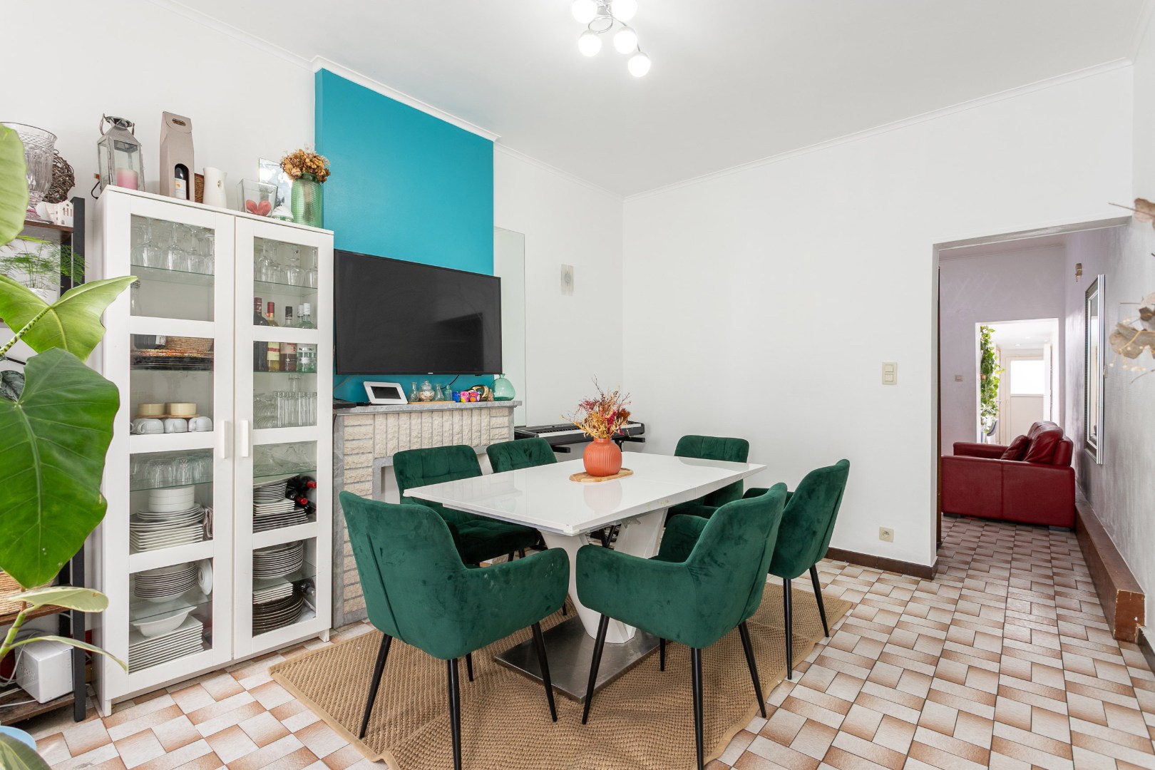 Instapklare woning met 4 slpks en binnenkoer op uitstekende ligging in centrum Halle 