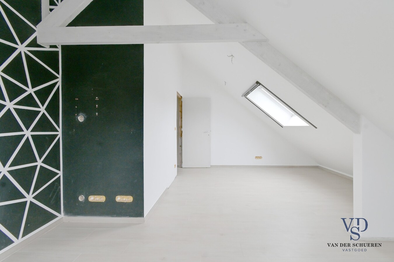 Degelijke, goed gelegen woning. 