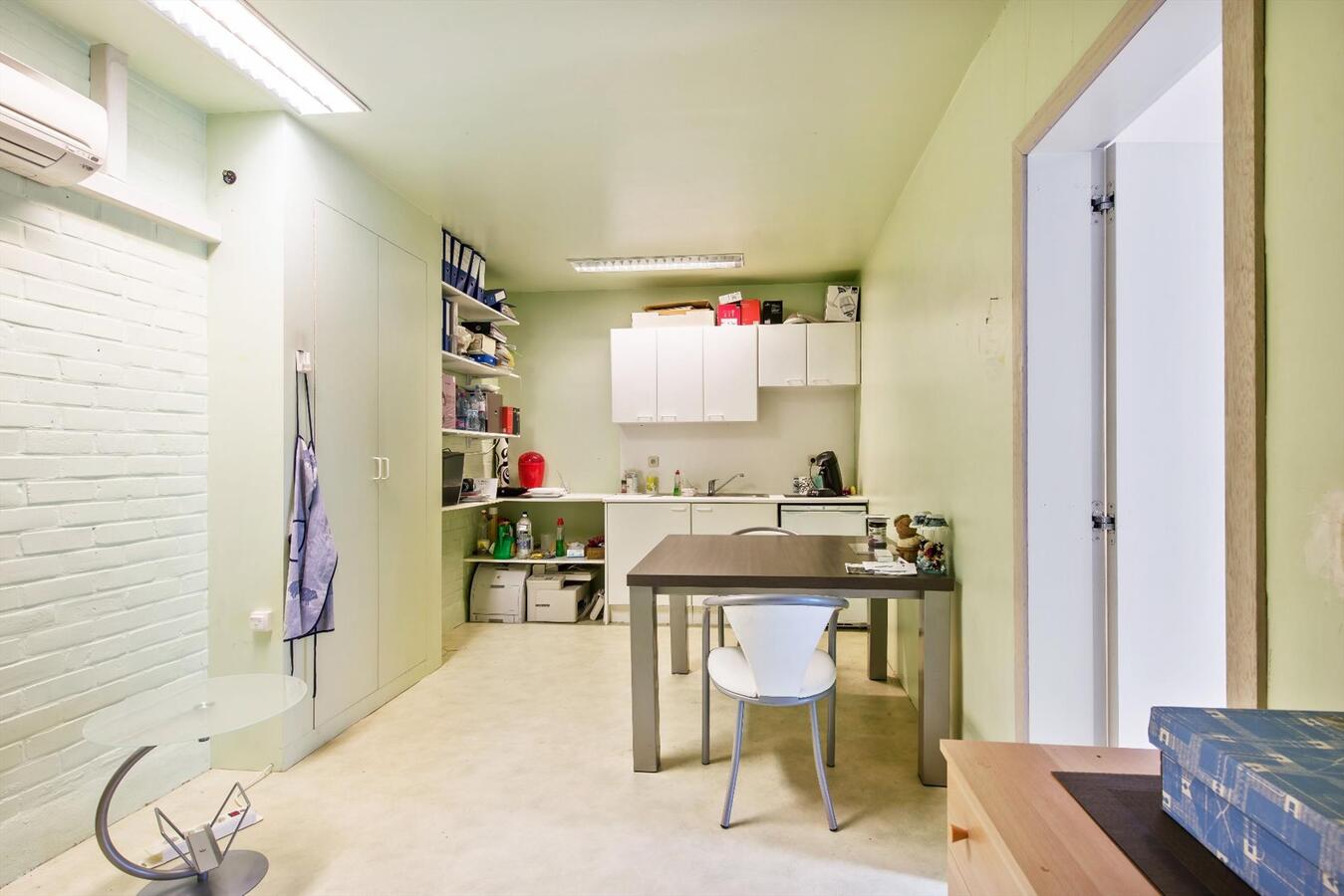 Uitstekend gelegen, gelijkvloerse handelsruimte in het centrum van Diksmuide 