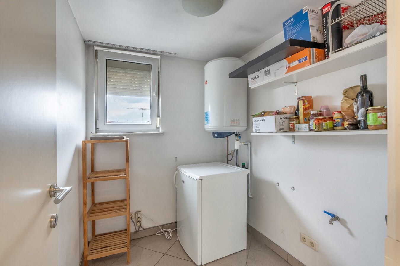 Ruim duplex appartement met 2 slaapkamers en garage. 