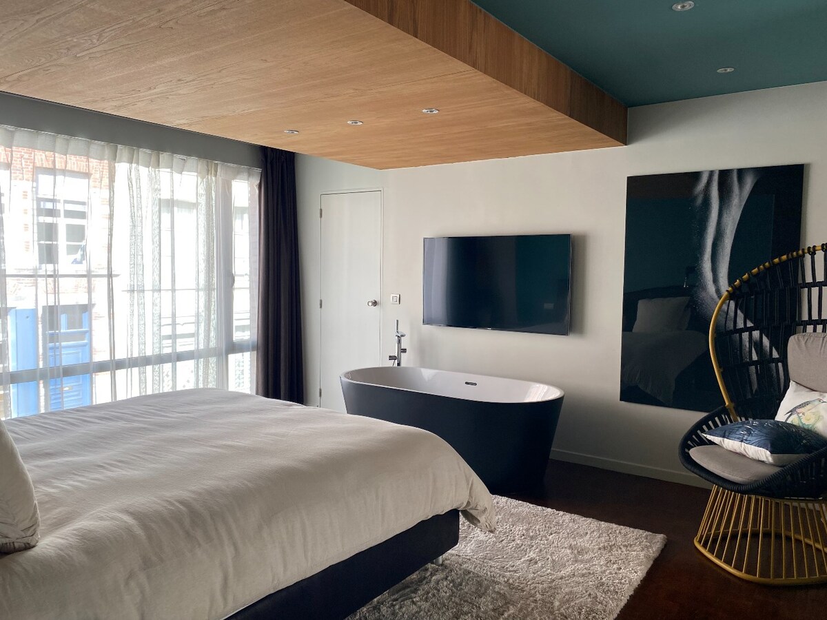 Authentique villa du 20e siècle, rénovée par un architecte de renom, avec 6 chambres et jardin ! 