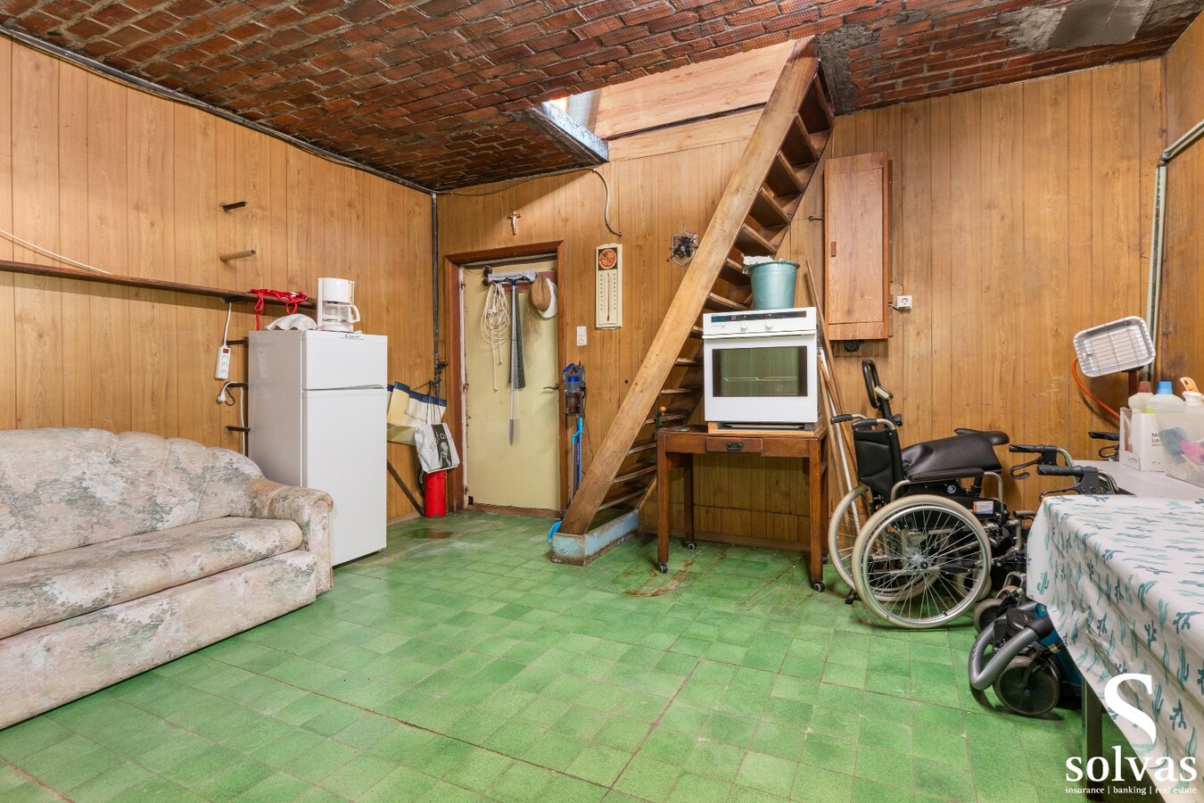 Ruime te renoveren woning met garage, tuin en 4 slaapkamers in Lembeke, bouwjaar 1960, energielabel G 