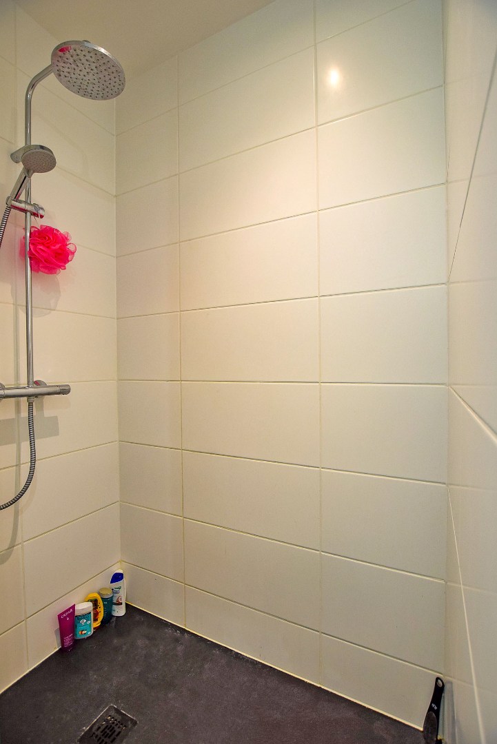 Recent dakappartement met 2 slaapkamers te Oostduinkerke. 