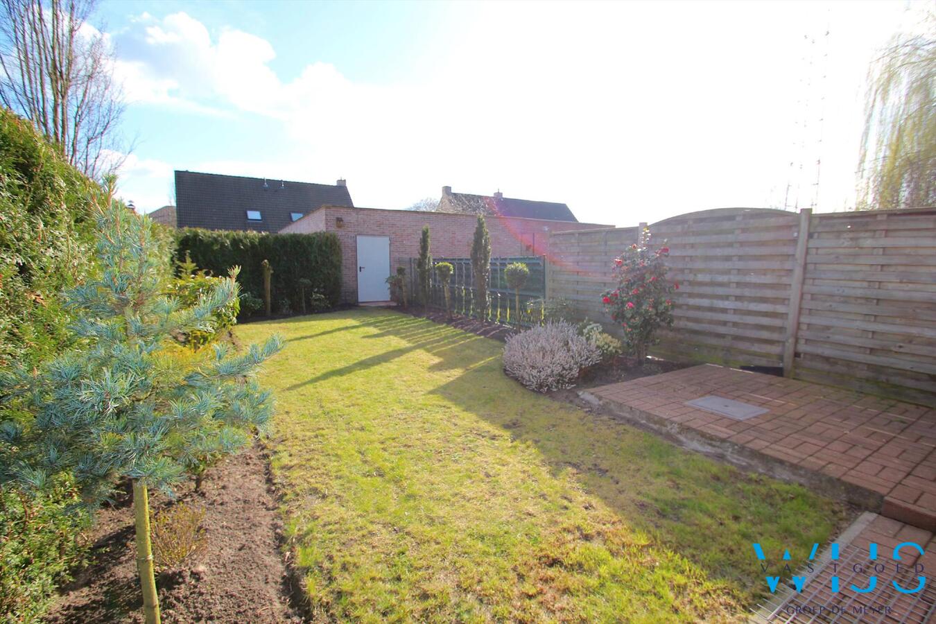 Zeer centraal gelegen en ruime woning met garage te Ertvelde ! 