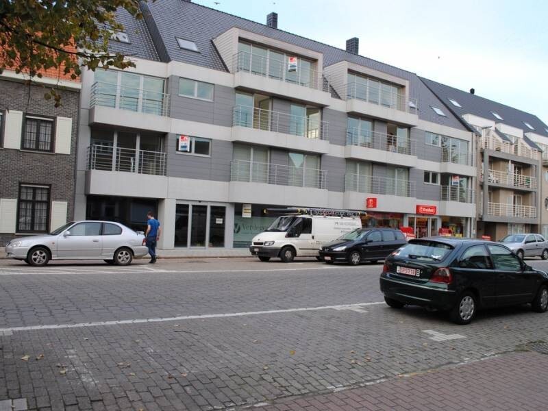 Handelspand - 210m² -  in centrum Waarschoot 