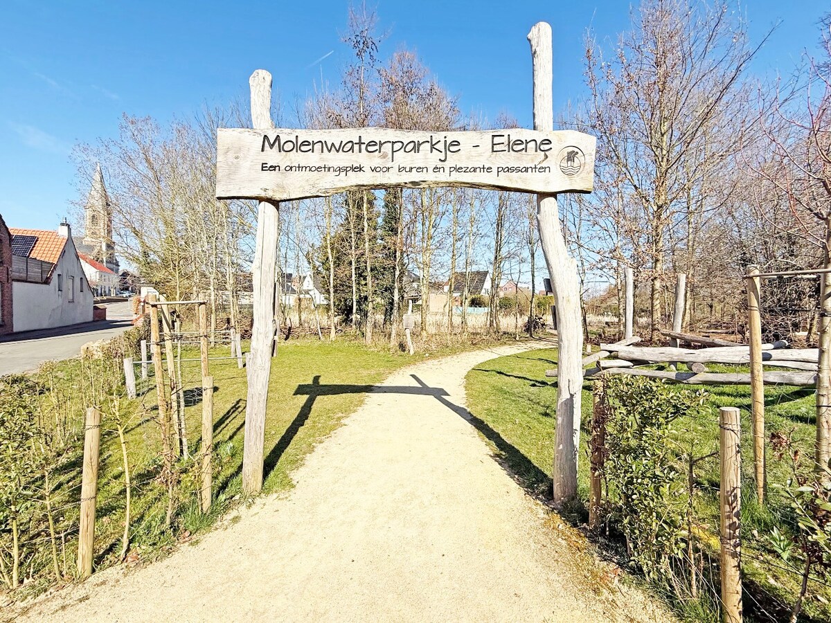 Solide HOB grenzend aan het Molenwaterparkje te Elene 