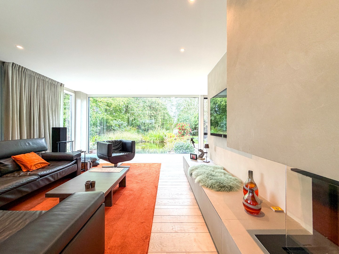 Ruime villa met prachtige tuin en hoogwaardige afwerking, perceel van 1891 m², rustig gelegen te Torhout 