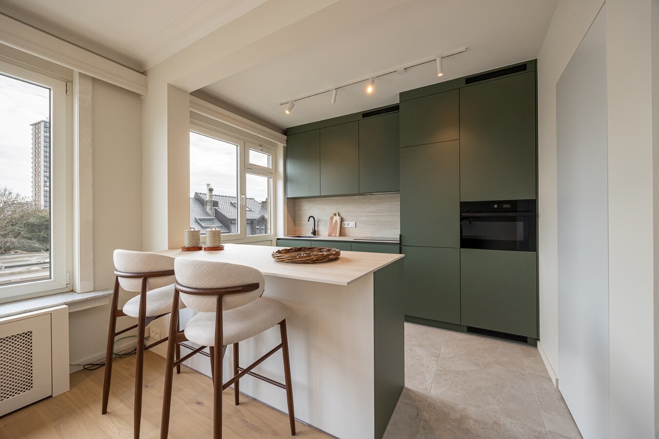 Gerenoveerd appt. met 2 slpk en terras te Wilrijk! 