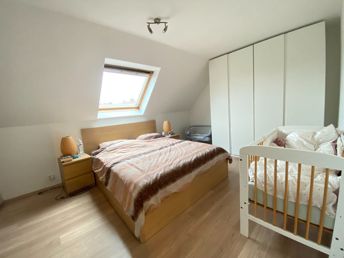 Maison 3 façades avec 3 chambres, jardin et garage à vendre. 